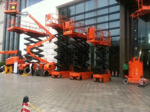 武漢垂直升降機租賃服務 鑫弘升設備租賃專業解析